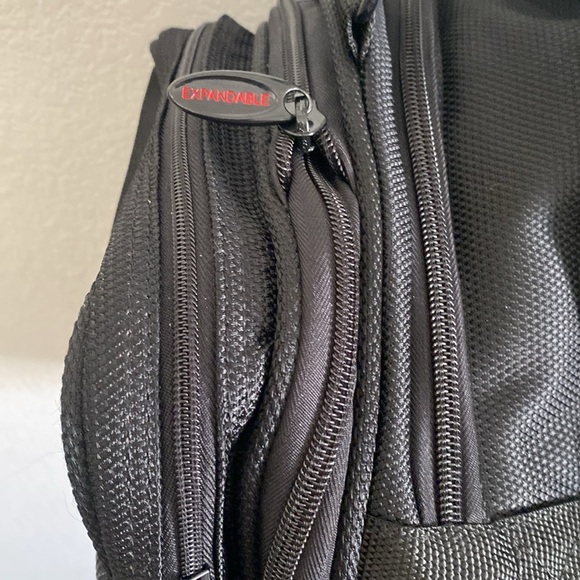 TravelPro Flight Pro 2 Black Black Expandable Duffel Bag NWOT - Picture 2 of 12